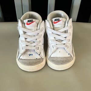 Nike mid blazer 77 high top with easy on Velcro size 4c